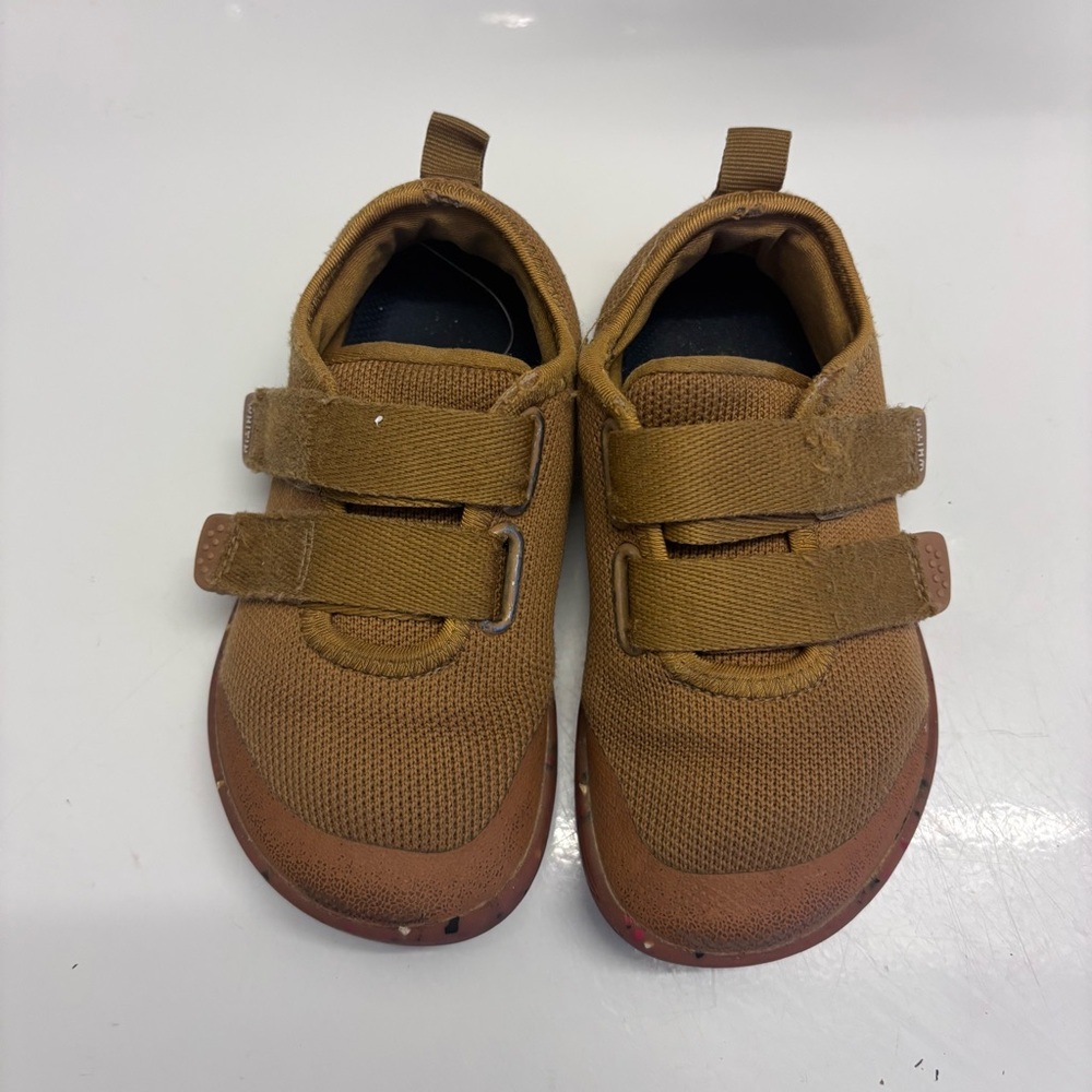 Whitin wide toe box flexible fitting barefoot shoes Toddler 11 Velcro